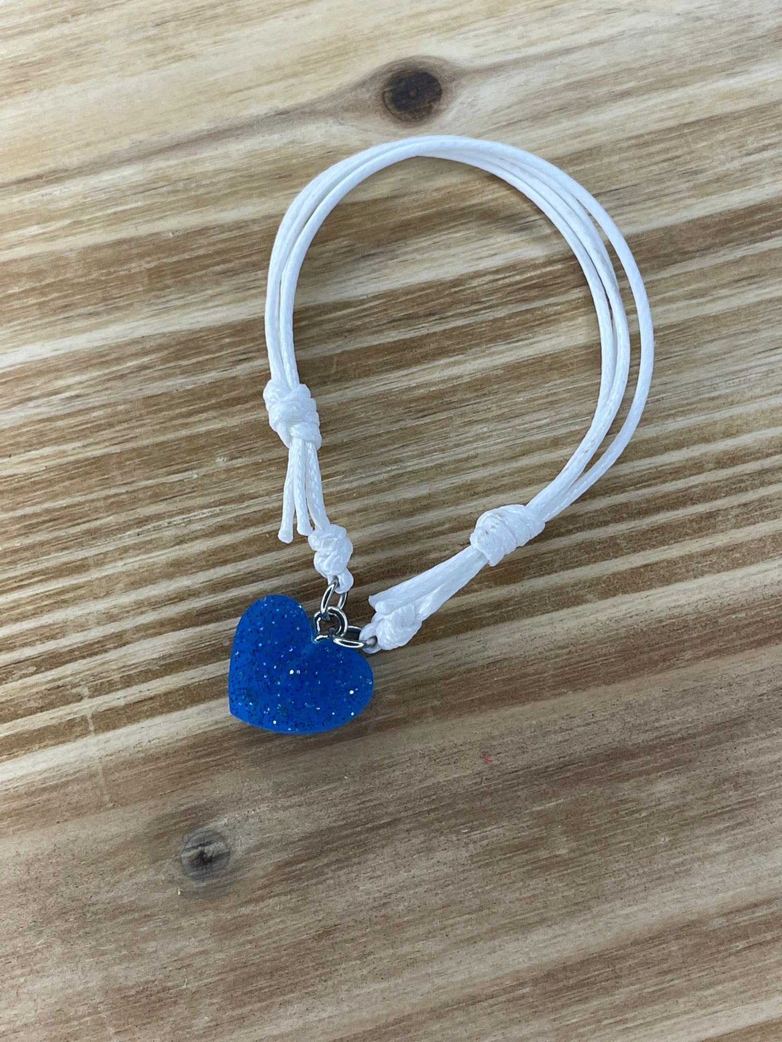 Bracelet coeur avec cordon blanc